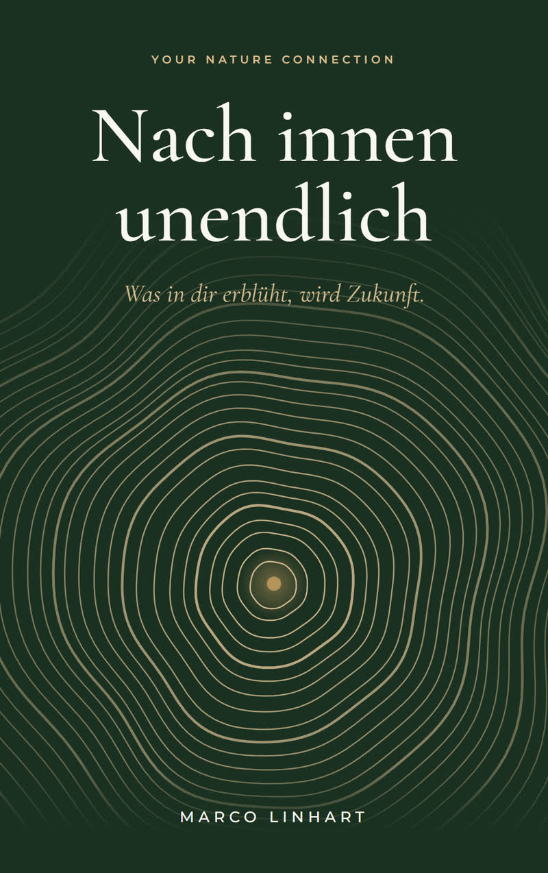 Buchcover „Nach innen unendlich – Was in dir erblüht, wird Zukunft.“ von Marco Linhart: goldene Jahresringe auf Waldgrün
